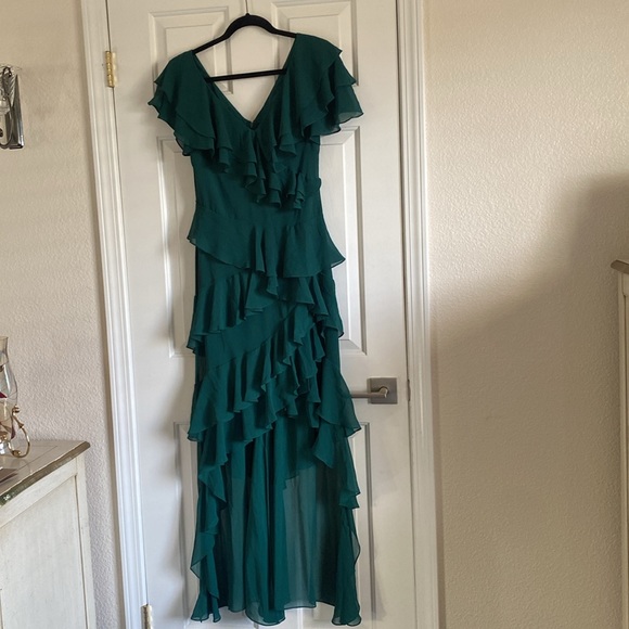 NWT Badgley Mischka V neck georgette flutter cascading ruffle gown, high low hem - Picture 8 of 9